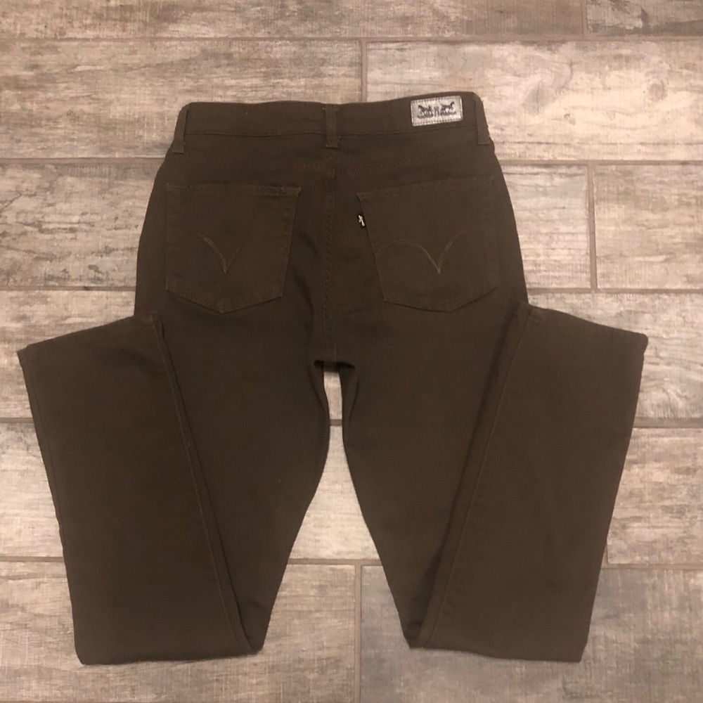 Levi’s-Mid Rise Skinny in Olive